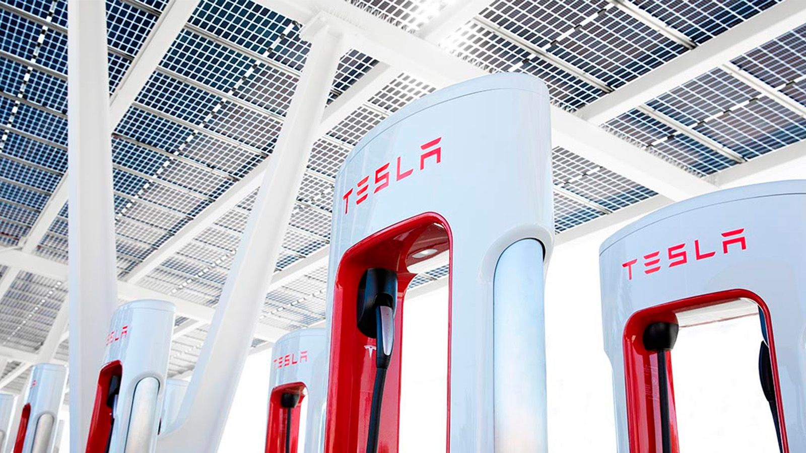 Why Every Automaker Should Adopt Tesla’s Charging Network