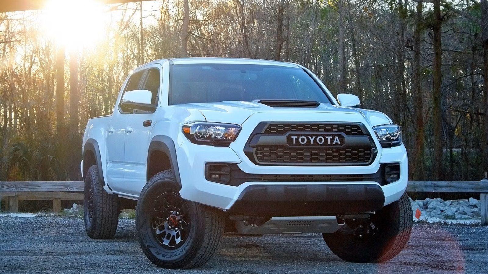 Um Toyota Tacoma TRD Pro estacionado