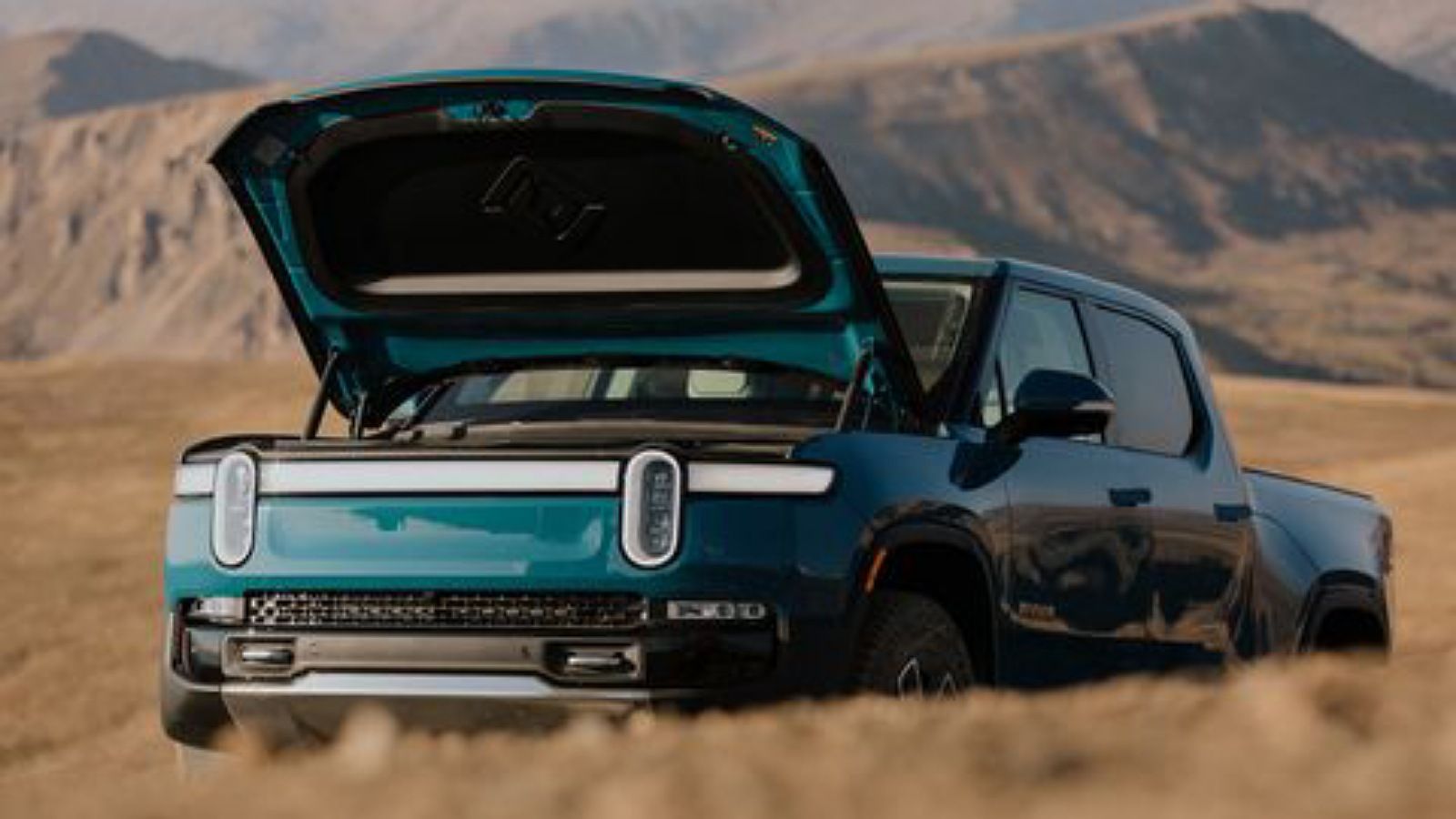 Blue 2023 Rivian R1T