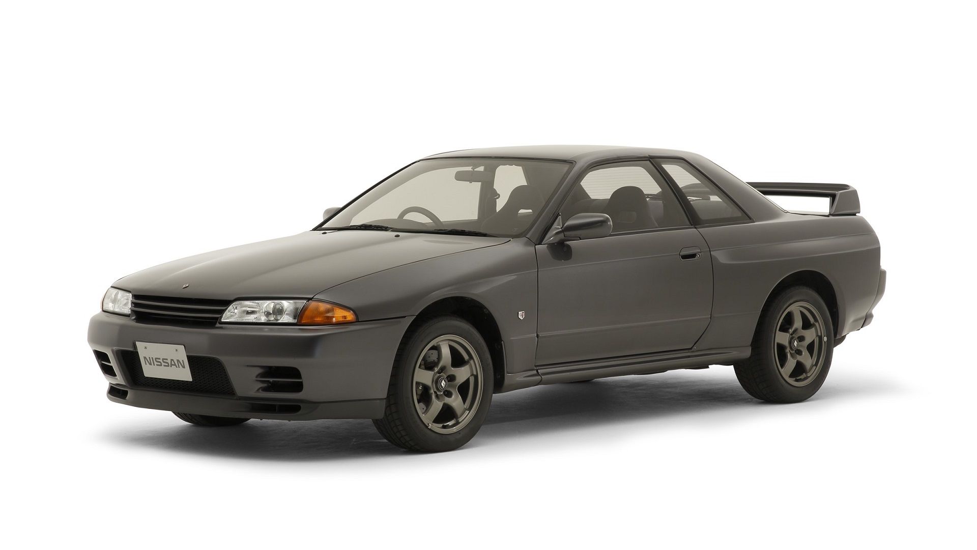 Um Nissan Skyline GT-R 1989 estacionado