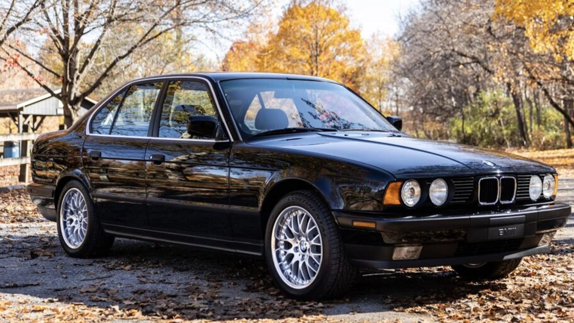 Black BMW 5 series E34