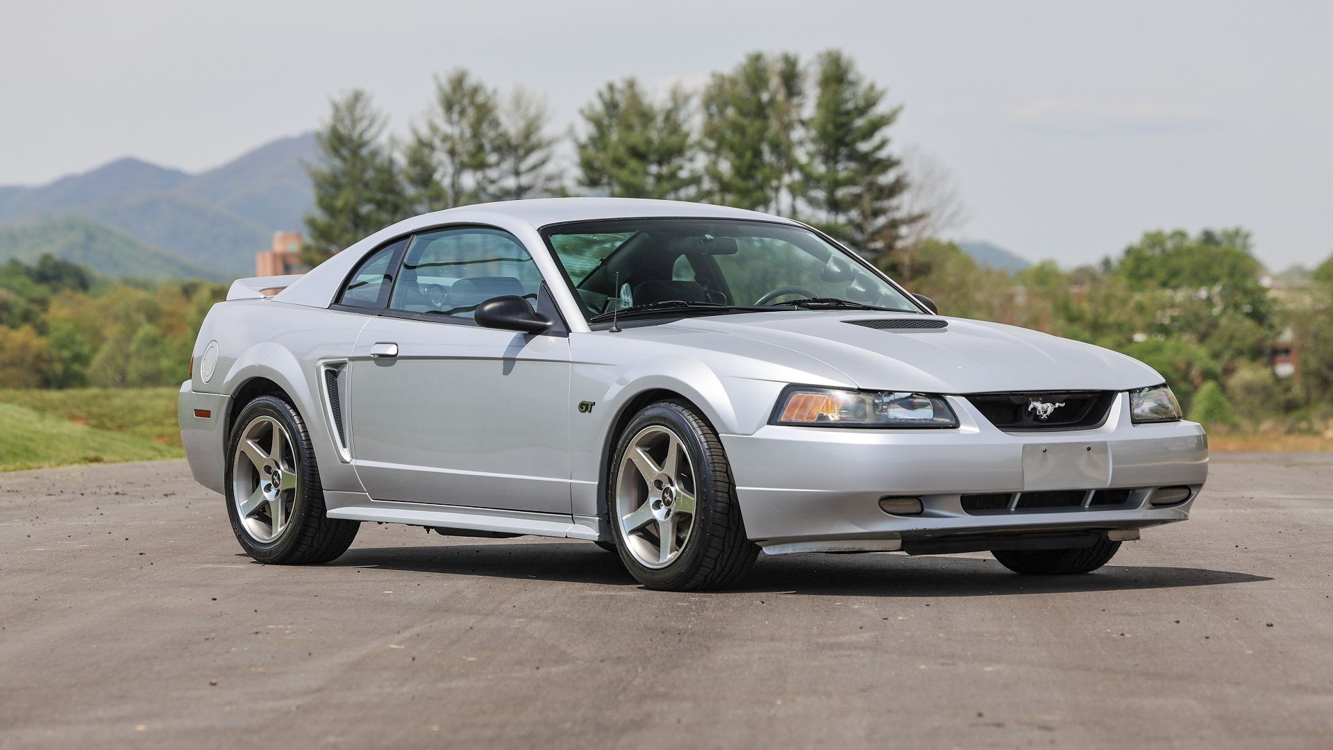 A parked 2000 Ford Mustang GT
