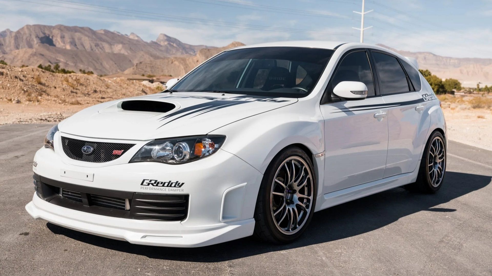 Ένα σταθμευμένο Impreza Subaru WRX STi του 2008