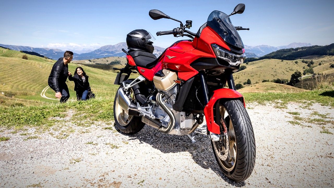 2023 Moto Guzzi V100 Mandello Red