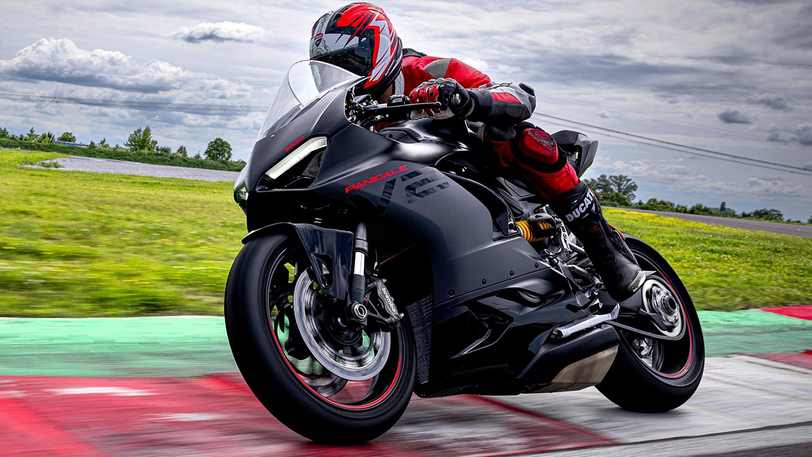 Ducati Panigale V2 Hitam 2024 3