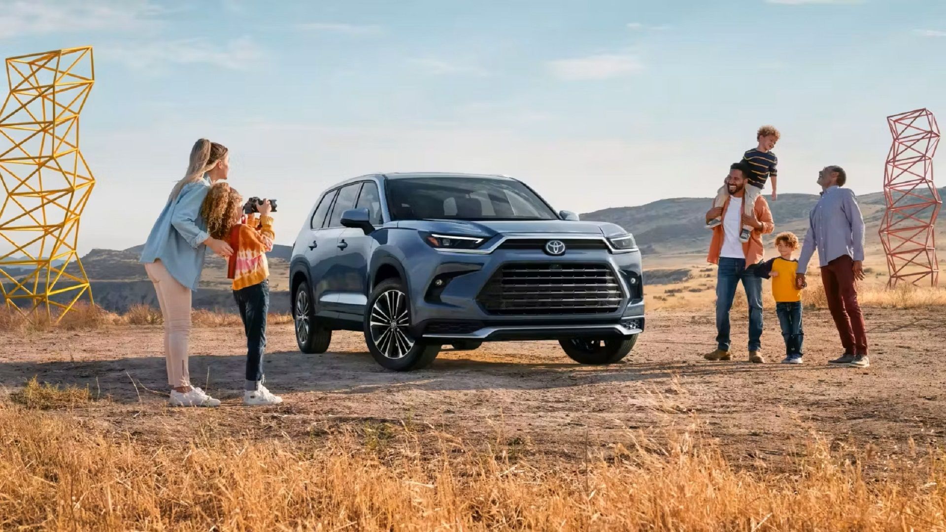 Um Toyota Grand Highlander 2024 estacionado