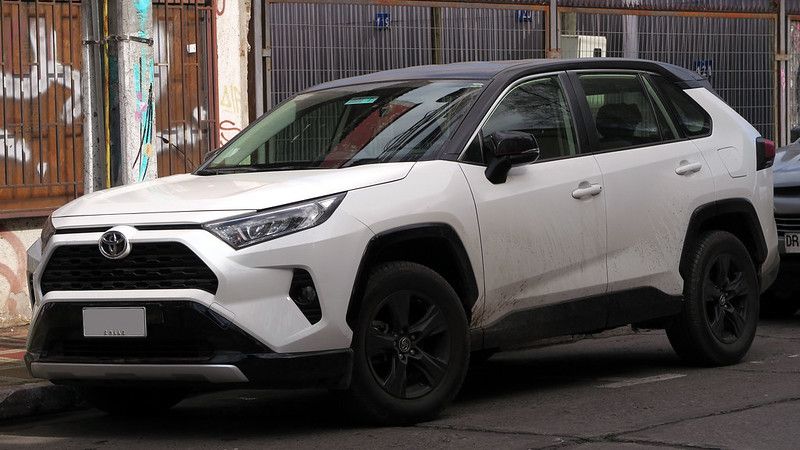 Toyota Rav4 branco, vista do painel frontal