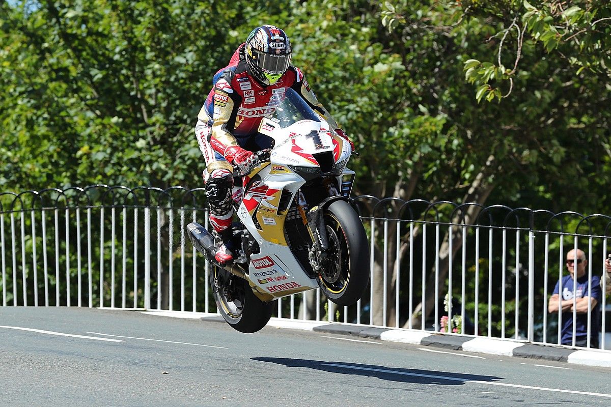 10 Riders With The Most Isle Of Man TT Wins