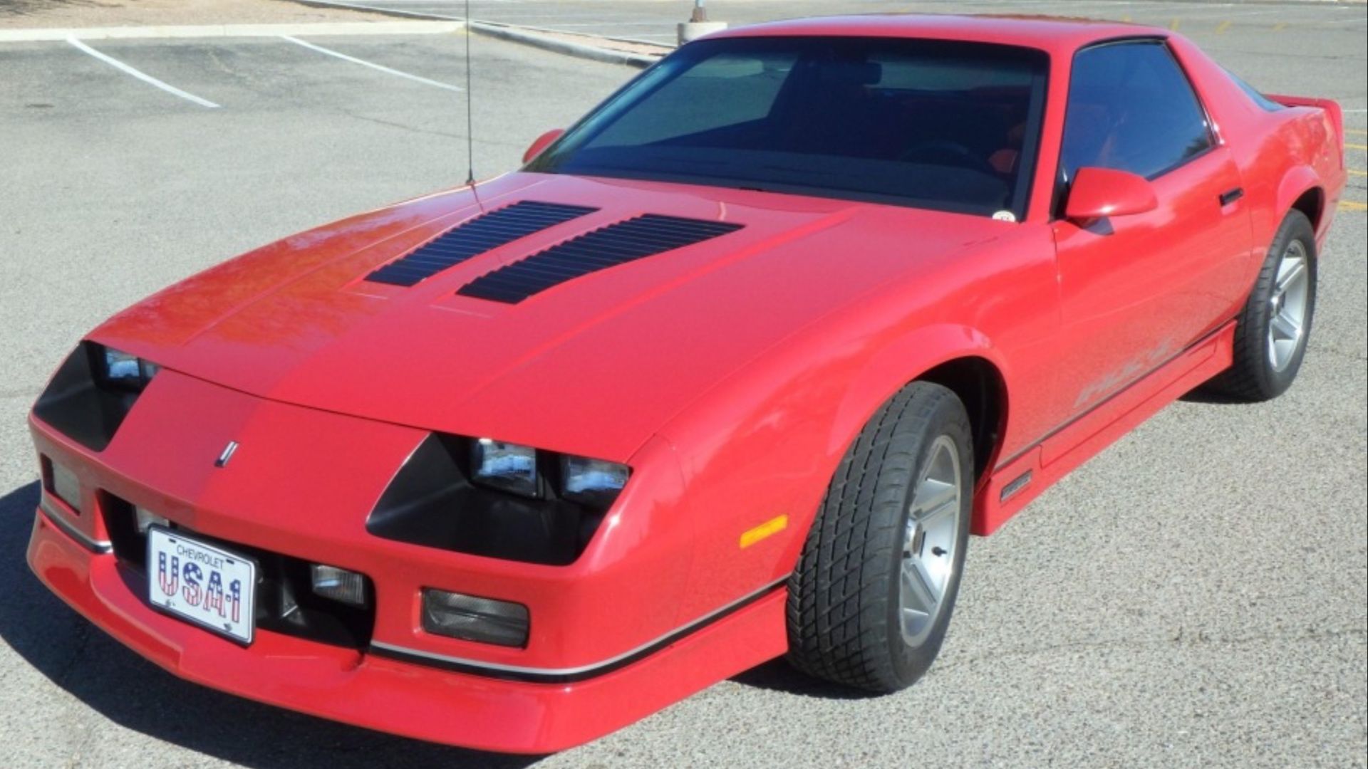Chevrolet Camaro IROC-Z vermelho 1985