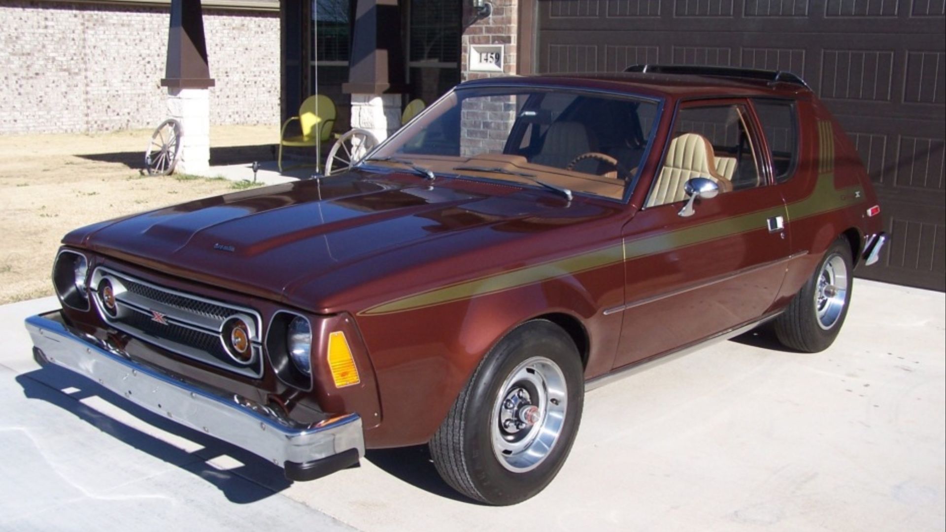 Marrom 1975 AMC Gremlin