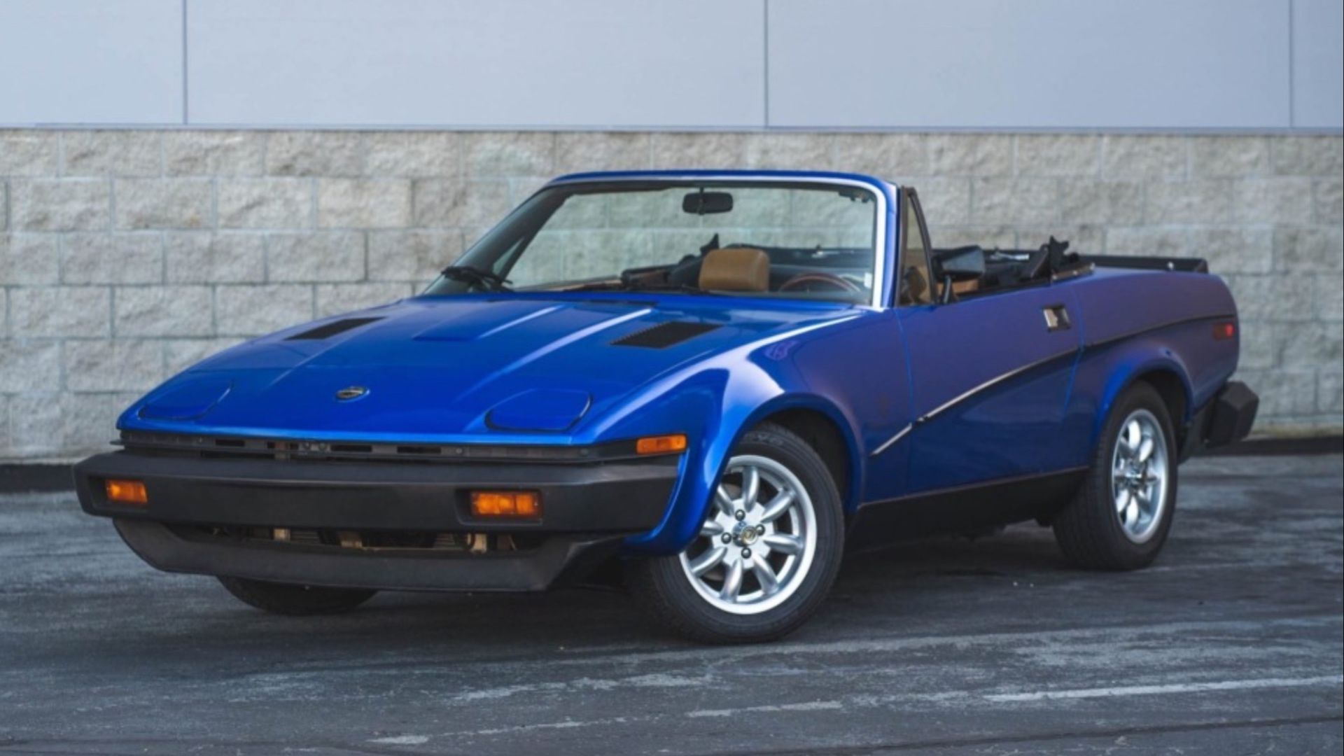 Azul 1980 Triumph TR8 conversível