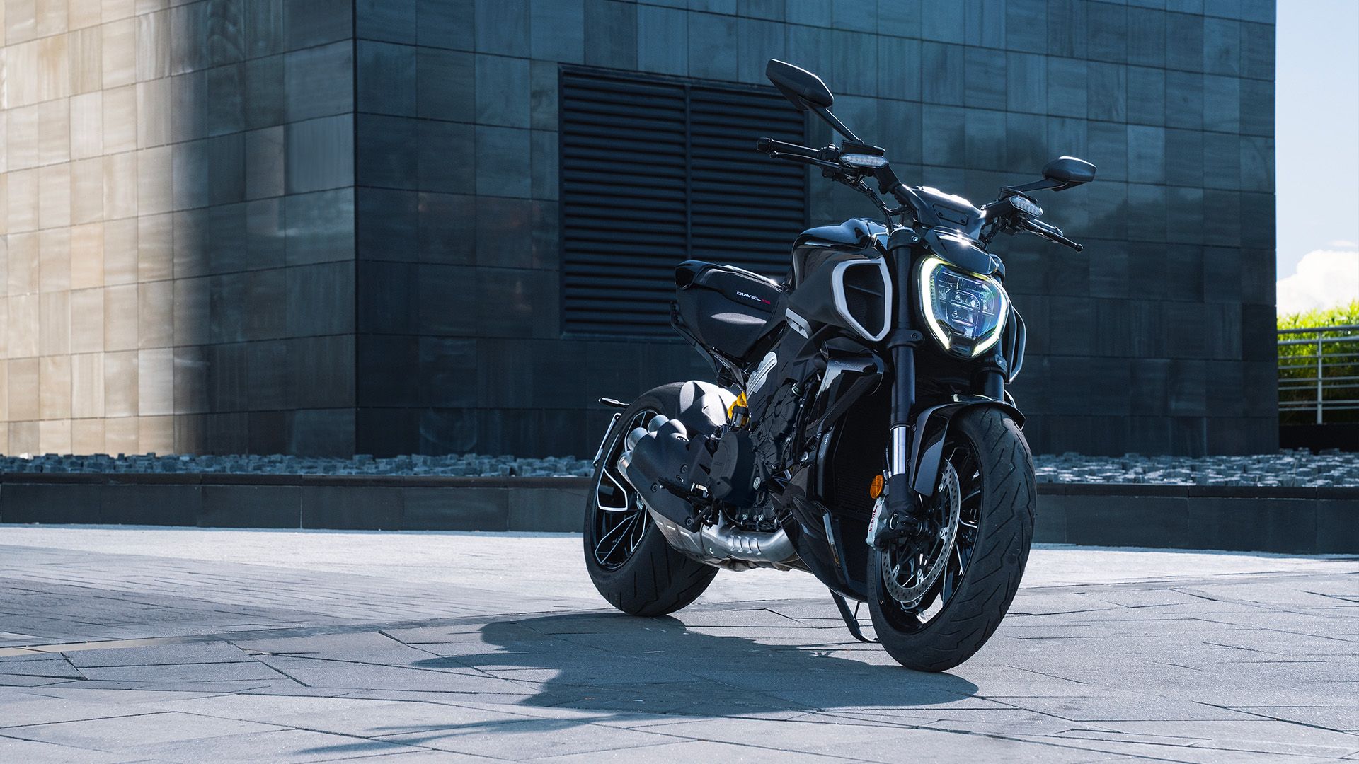 Black Ducati Diavel V4