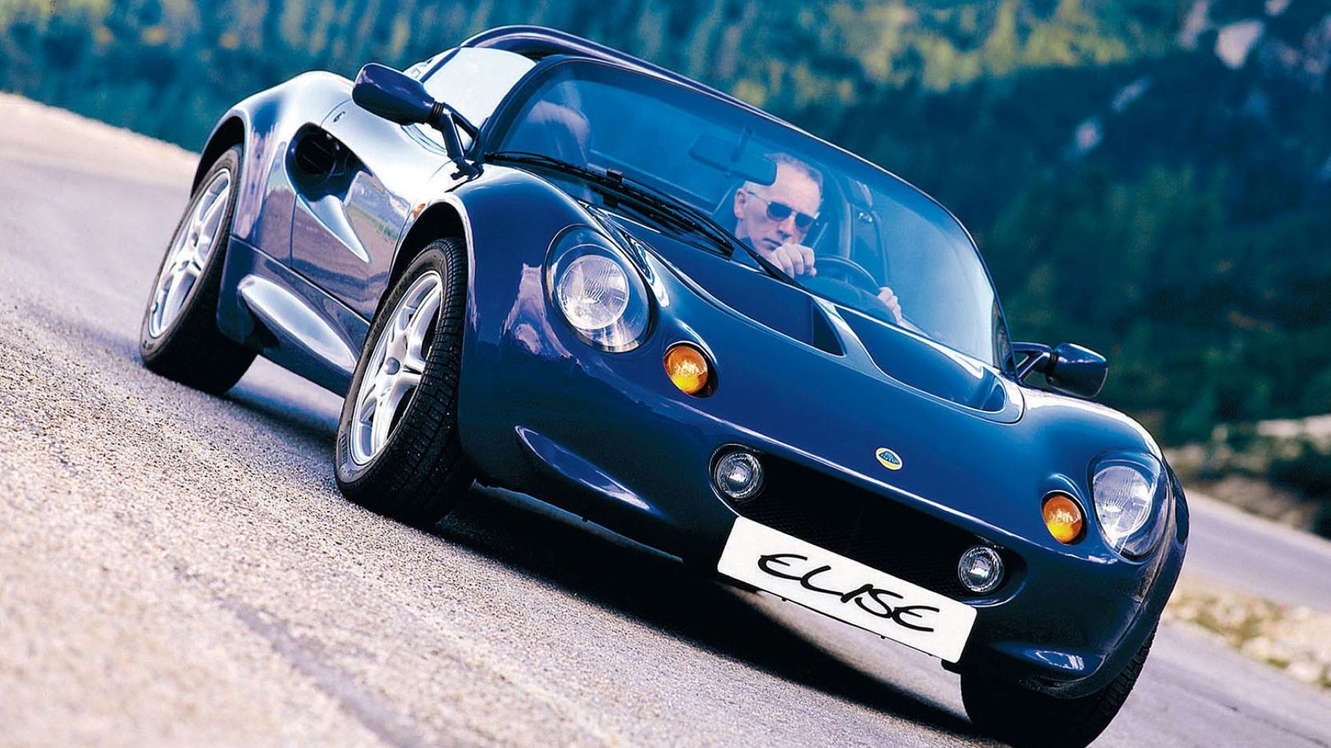 Foto frontal de um Lotus Elise 1996