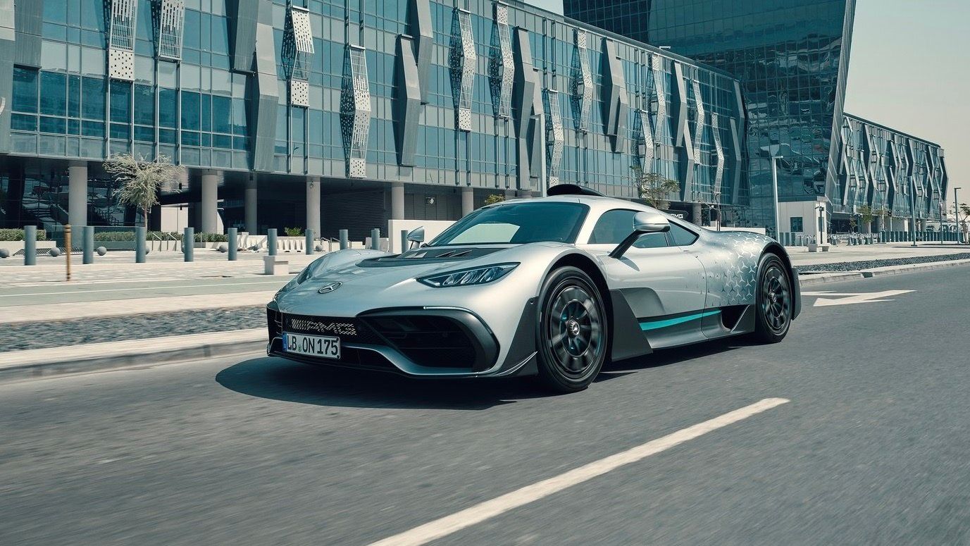 Mercedes Benz AMG ONE prata 2023 