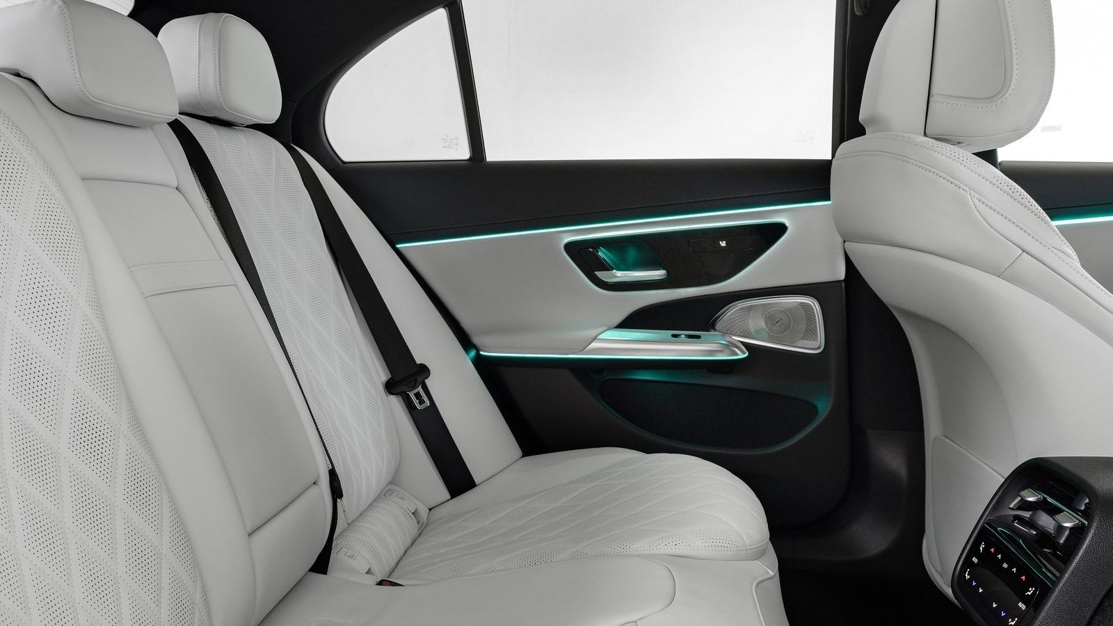 Bancos traseiros Mercedes-Benz Classe E 2024