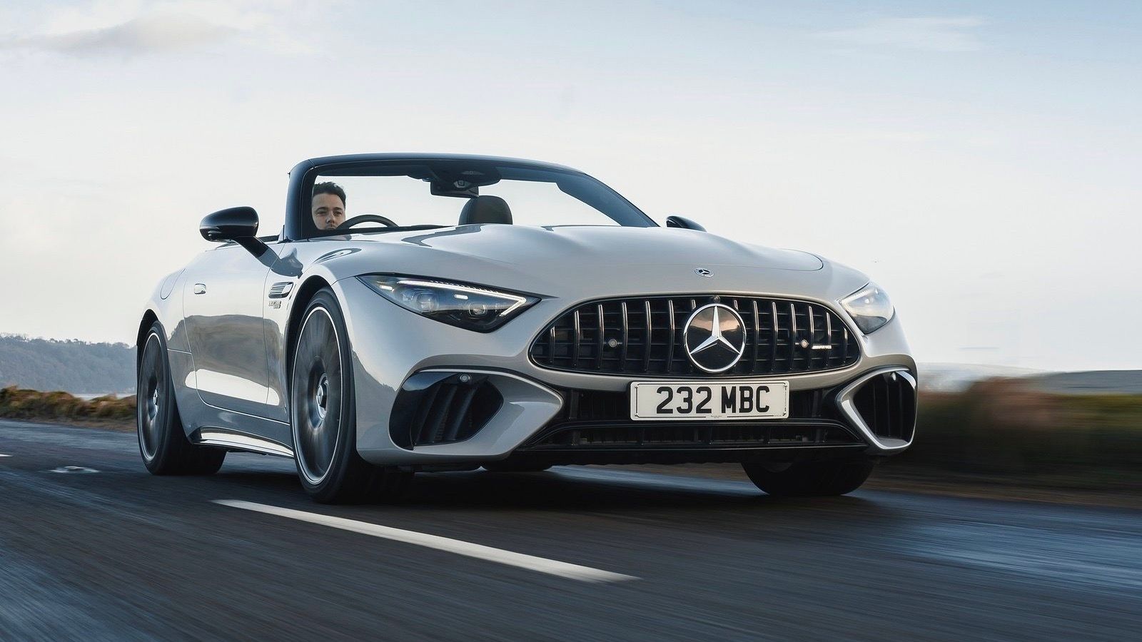 Mercedes Benz SL63 AMG branco 2023