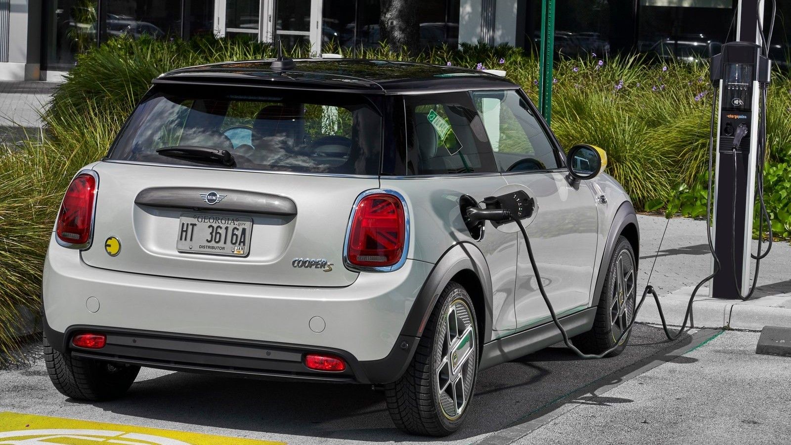 Mini Cooper SE Electric-rear view