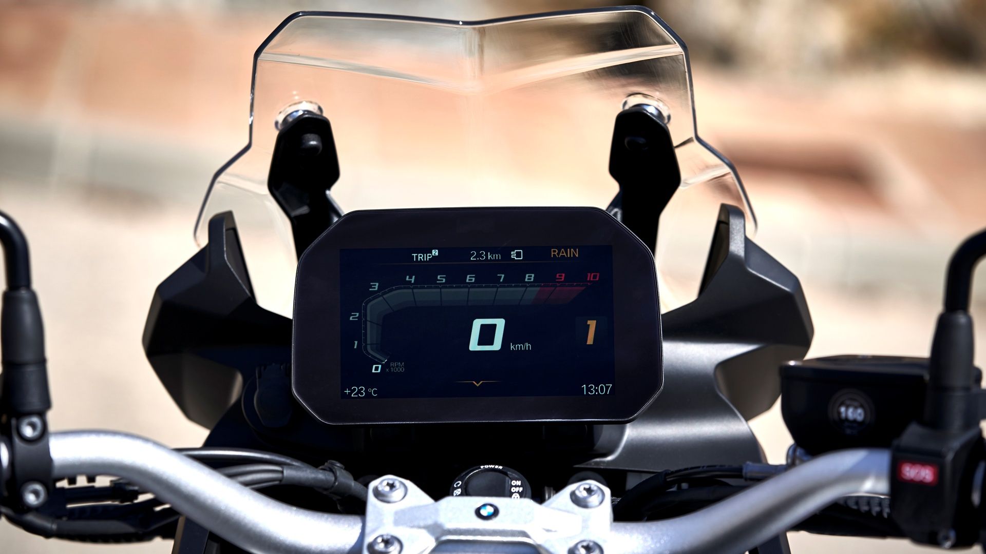 A shot of the TFT color display of a BWM R 850 GS