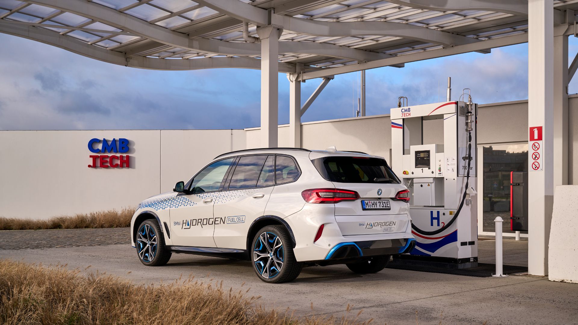 BMW's Investment in Hydrogen: A Complex Love-Hate Relationship