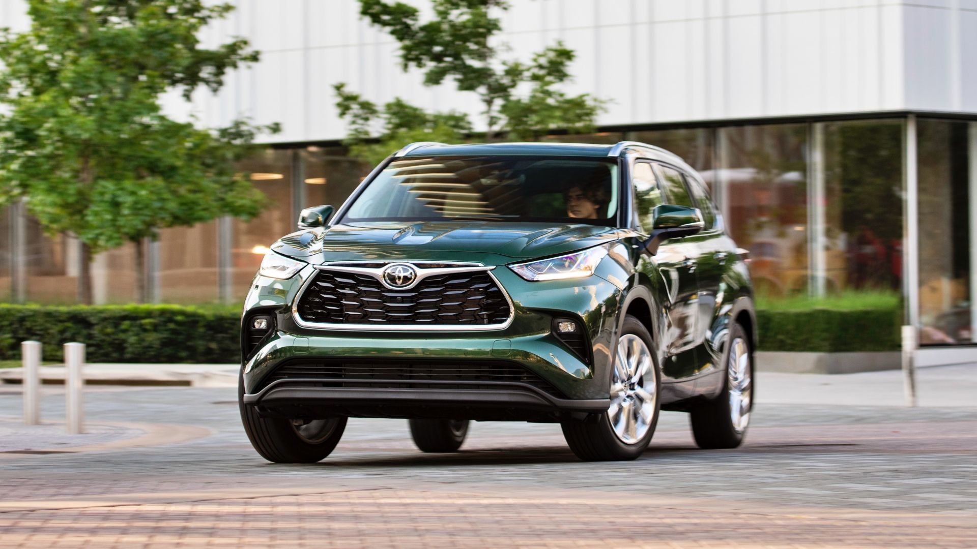 Green 2023 Toyota Highlander