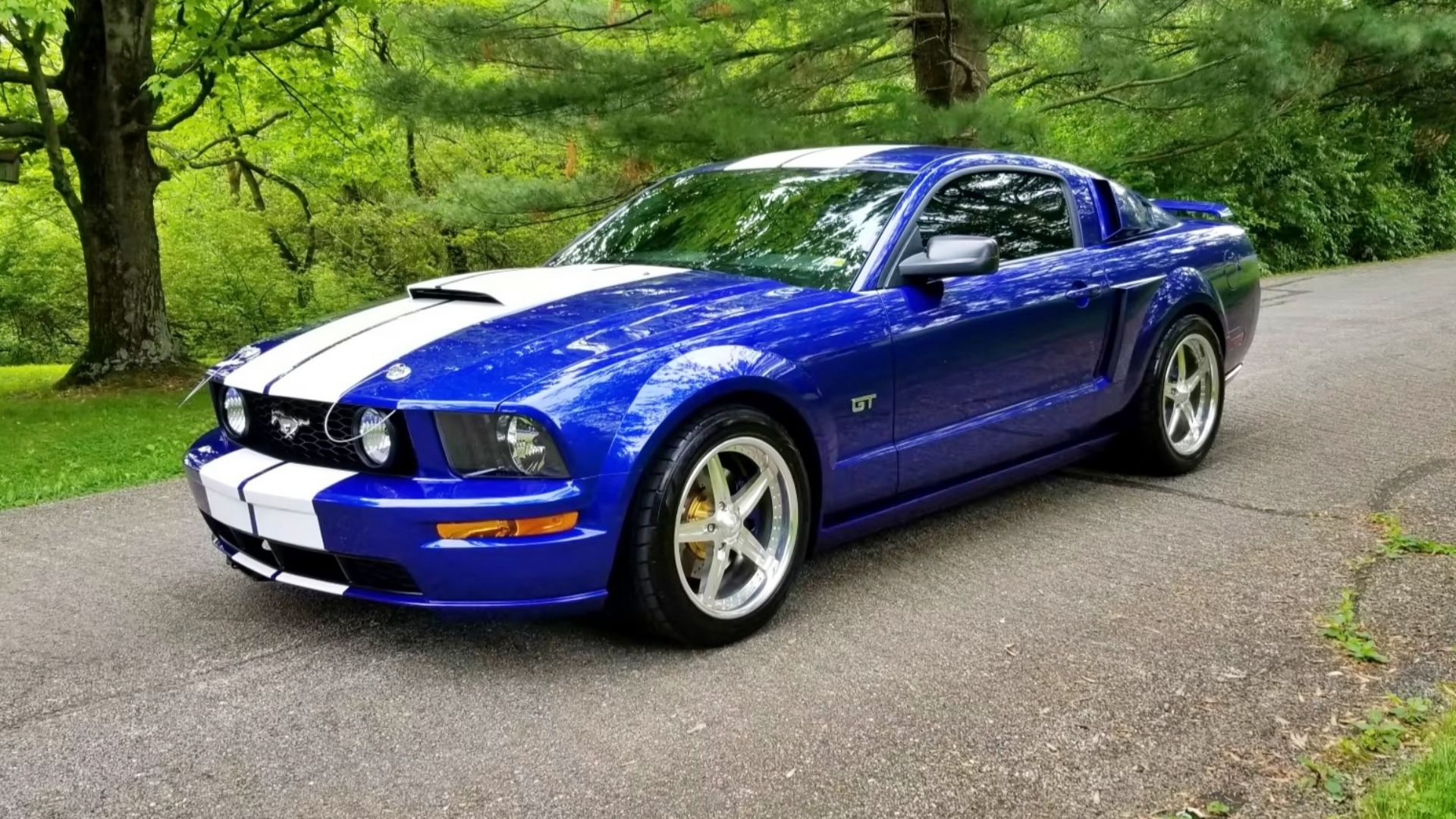 Blue 2005 Ford Mustang