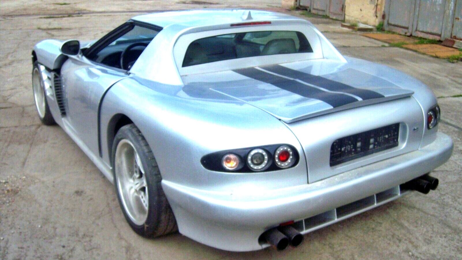 Réplica C4 Corvette Viper prateada