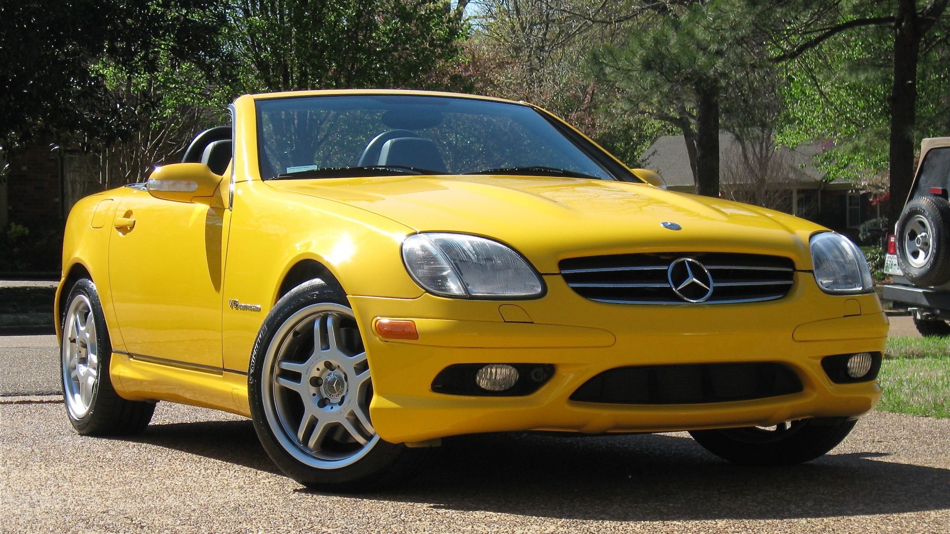 yellow 2002 Mercedes SLK32 AMG (R170)