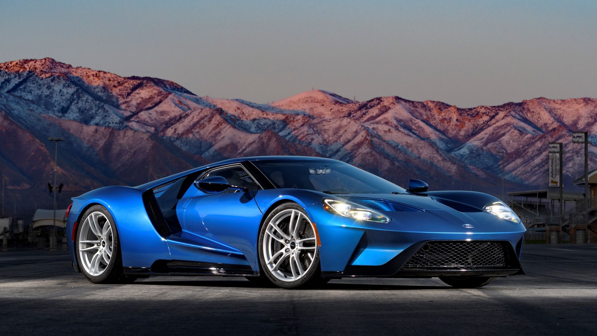 Vista lateral do Ford GT 2017