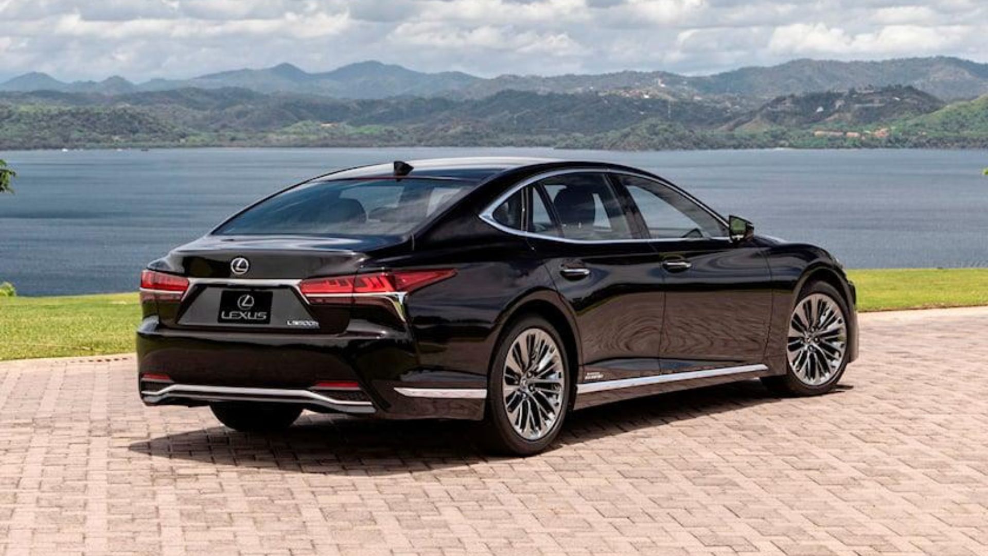 Lexus LS 2023 