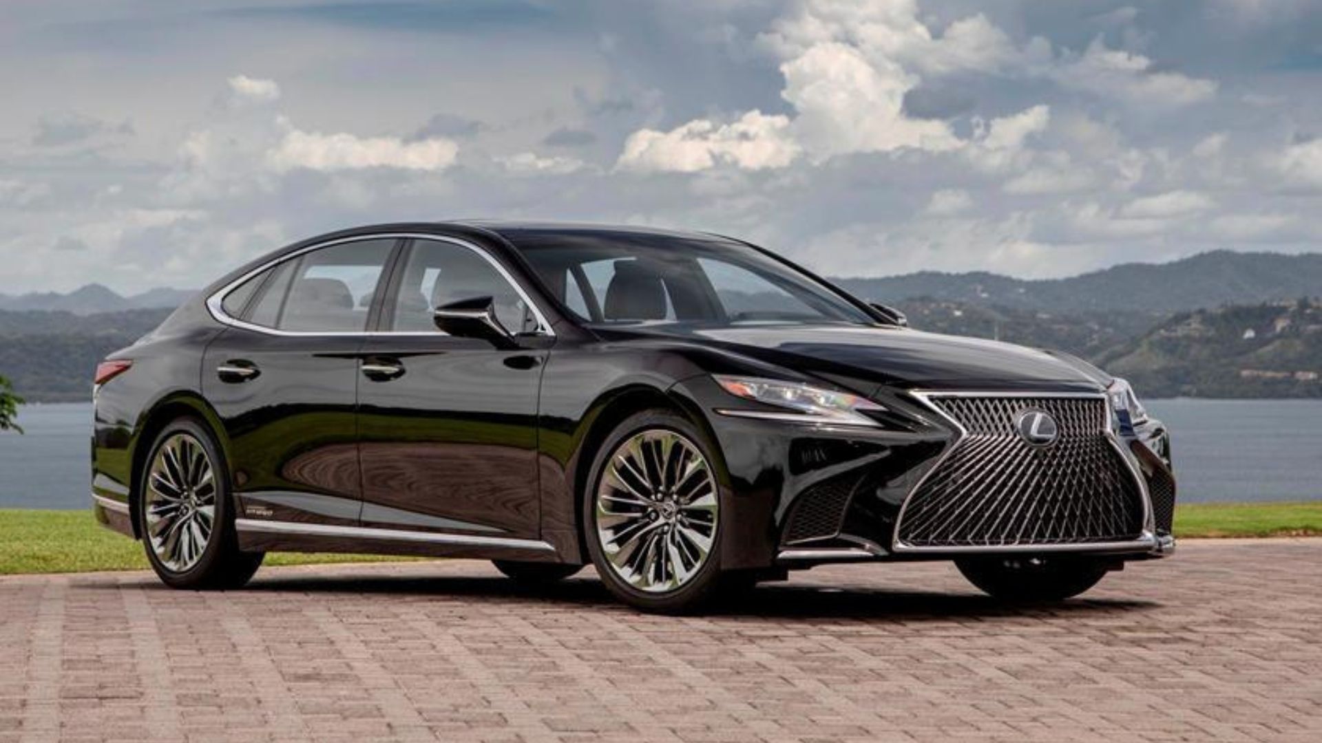 Front 3/4 of the 2023 Lexus LS