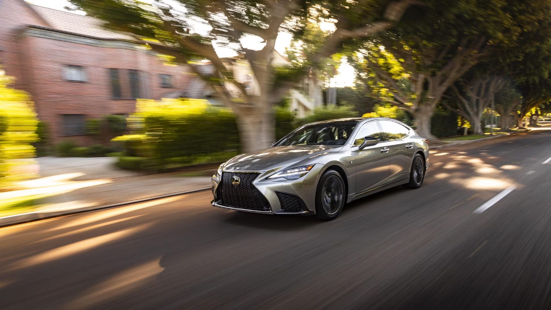 Lexus LS Prata 2023