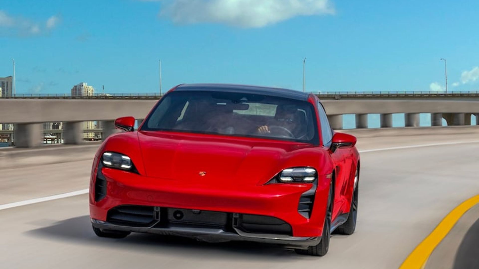 Porsche Taycan vermelho 