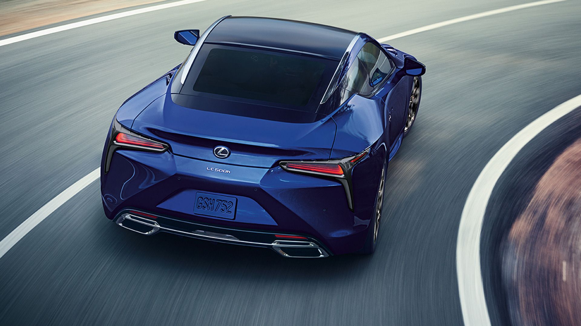 O Lexus 500h 2024 em azul