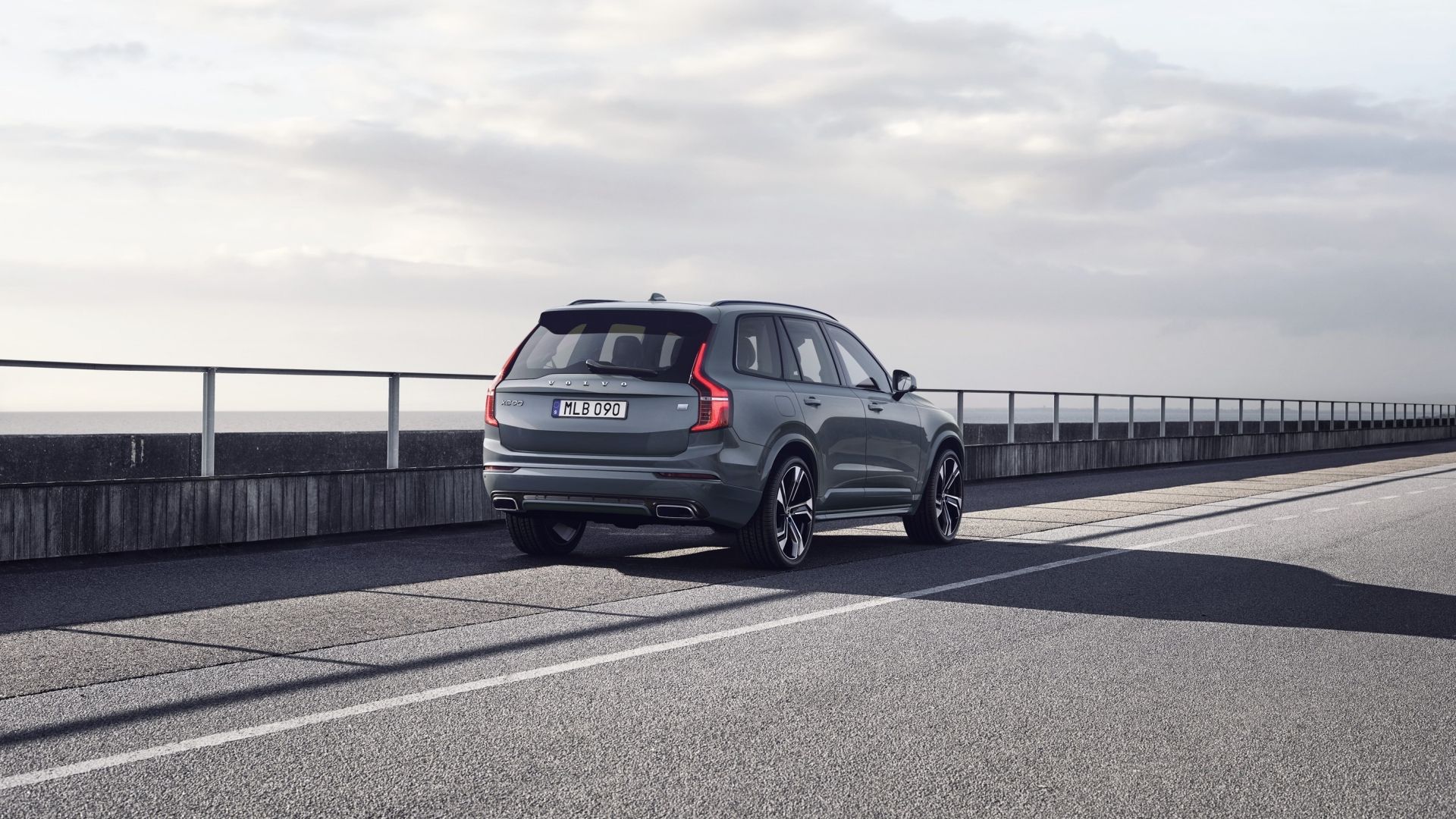 2023 Volvo XC90 Recharge rear 