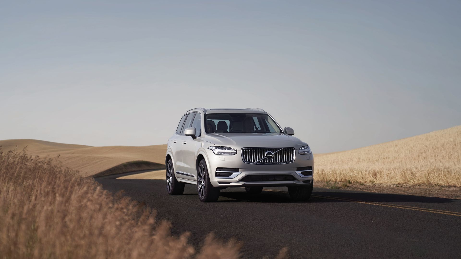 2023 Volvo XC90 Recharge front shot 