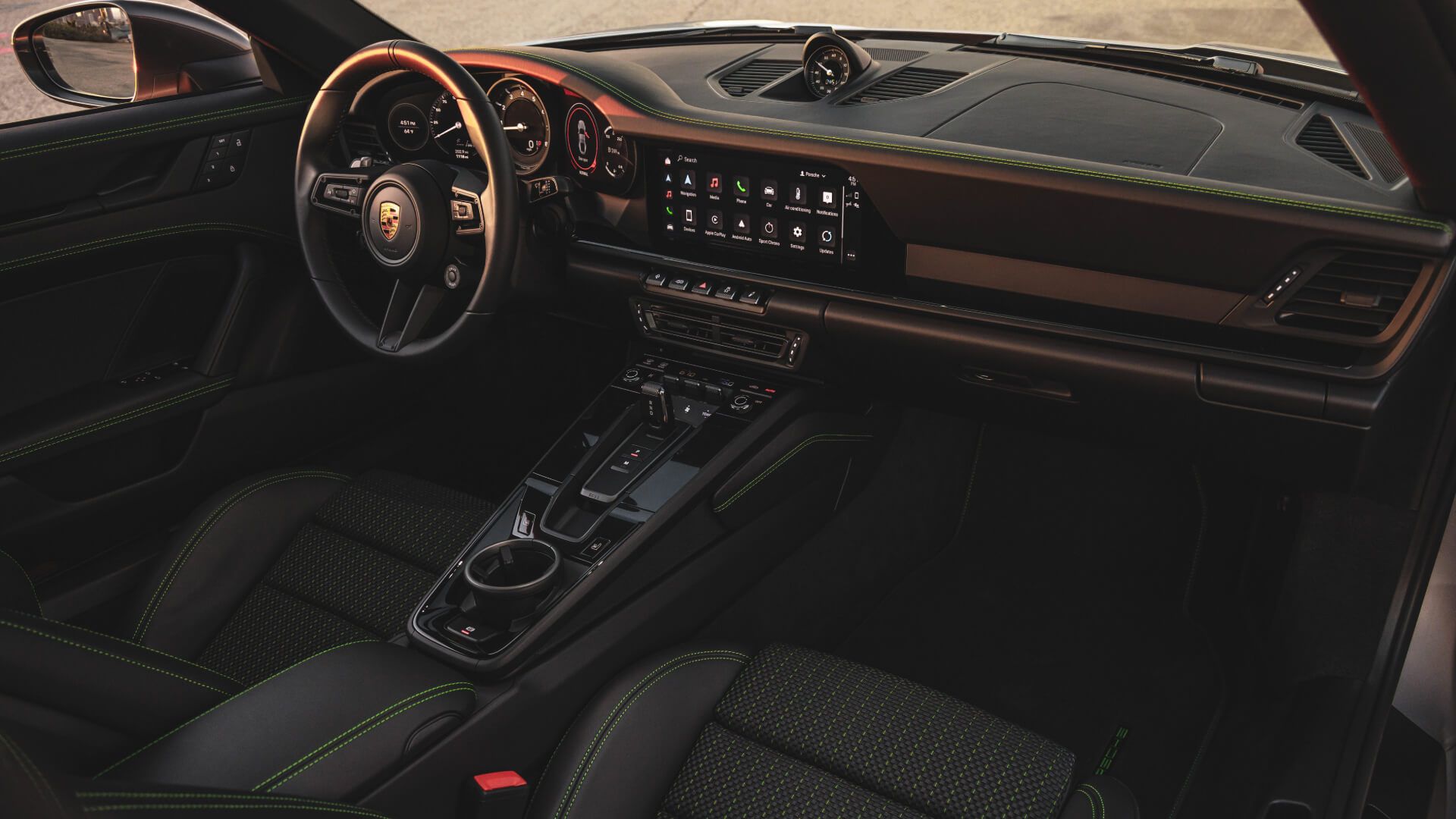 911 T interior