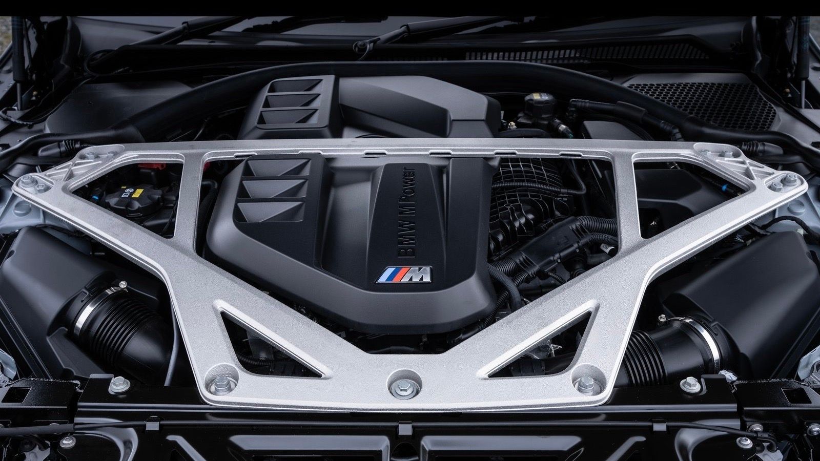 2023 BMW M4 CSL engine