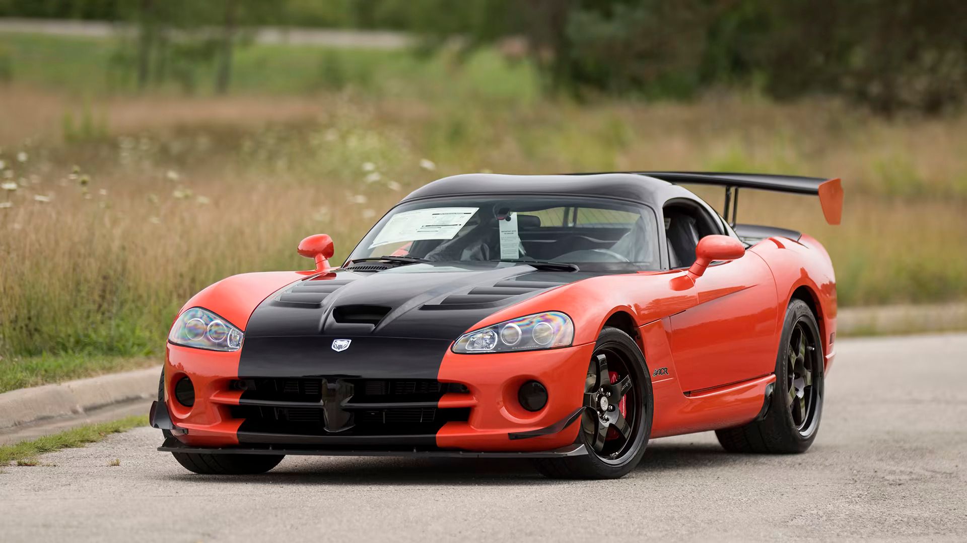 Coupé Dodge Viper SRT10 preto e vermelho 2008