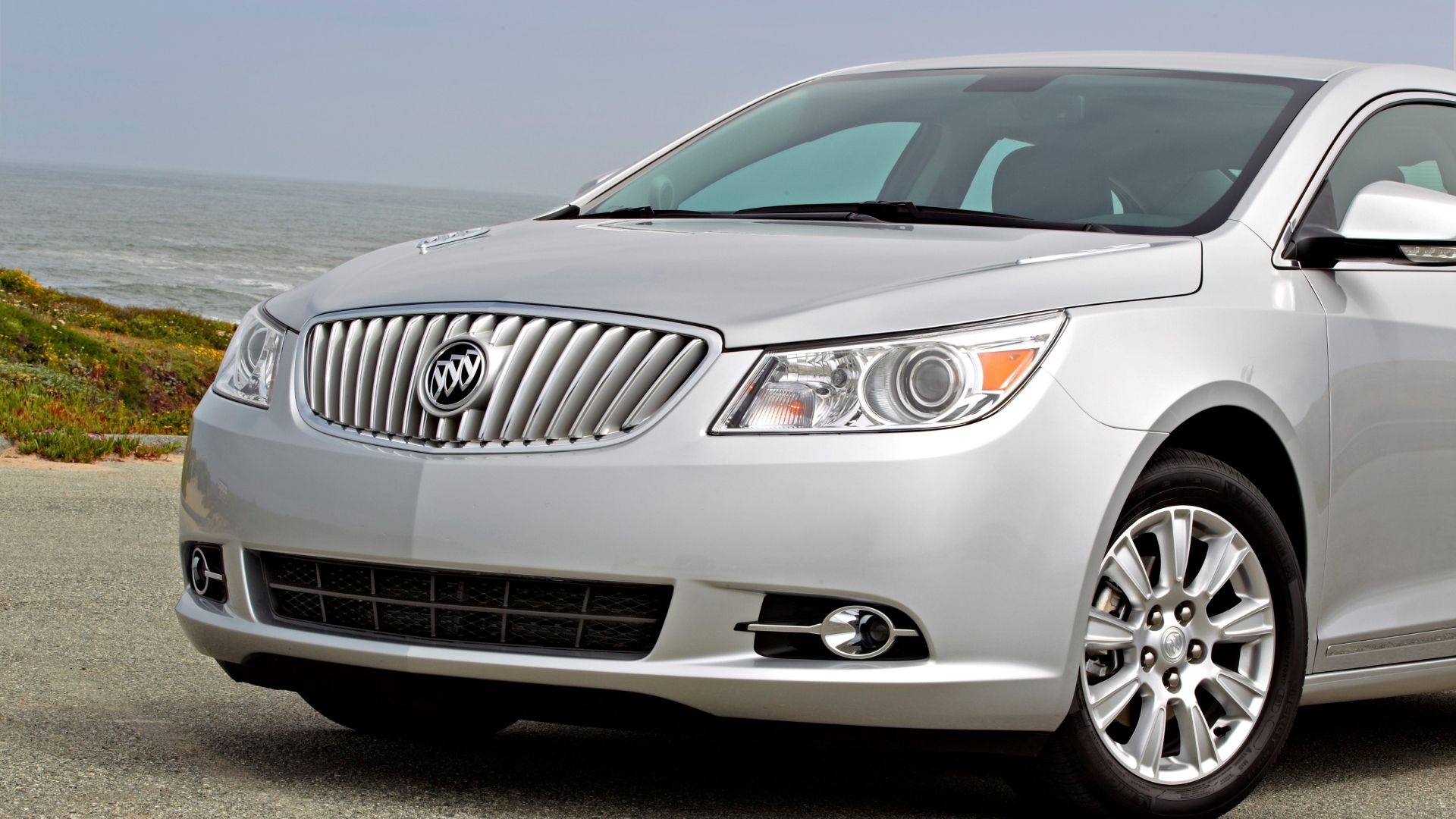 Detalhe da frente do Buick LaCrosse 2012