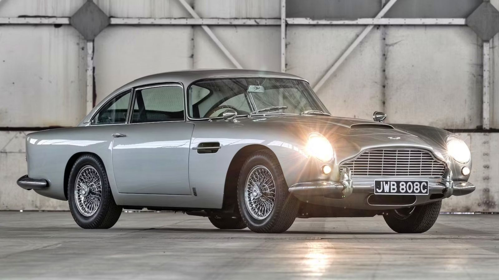 Silver Aston Martin DB5