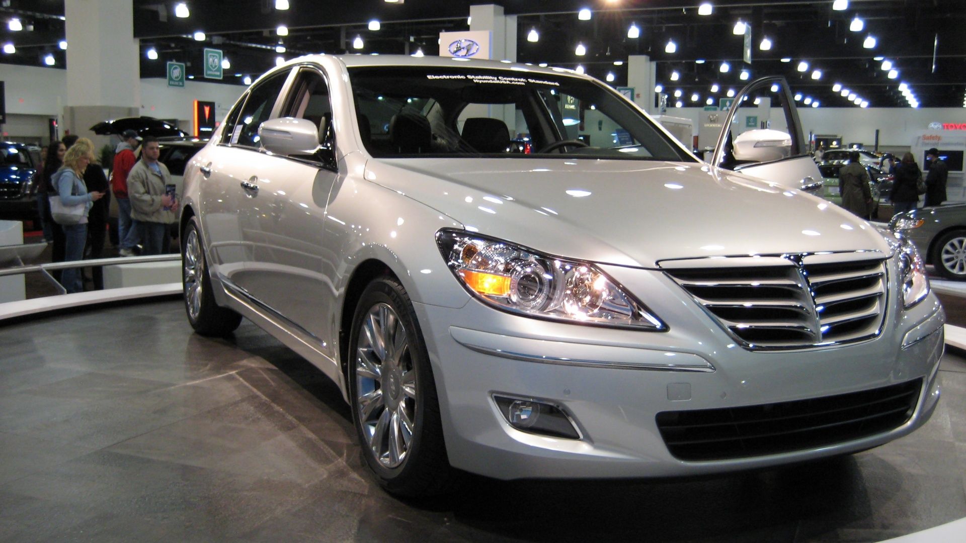 grey 2009 Hyundai Genesis sedan BH