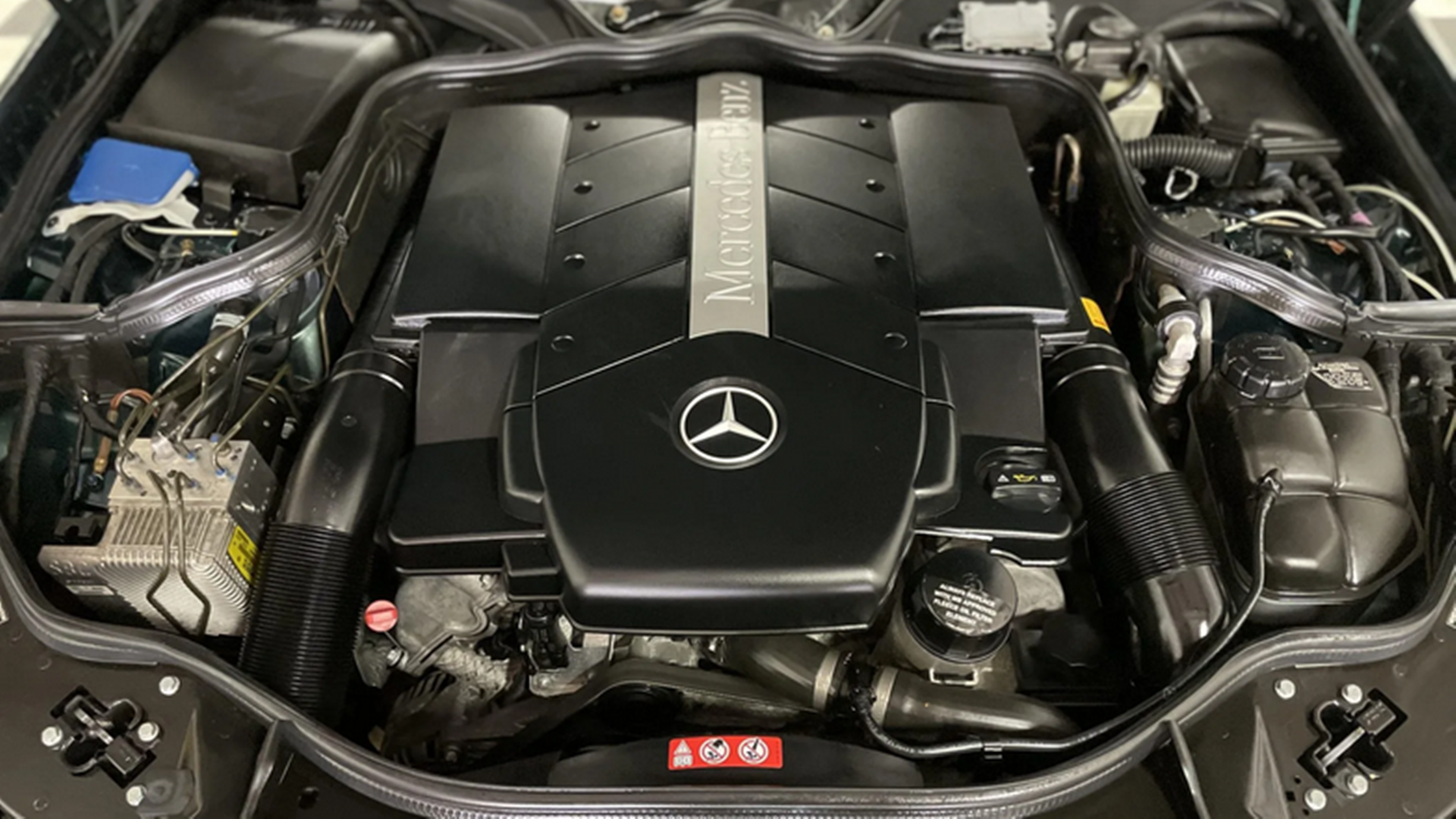 Mercedes W211 E500 engine