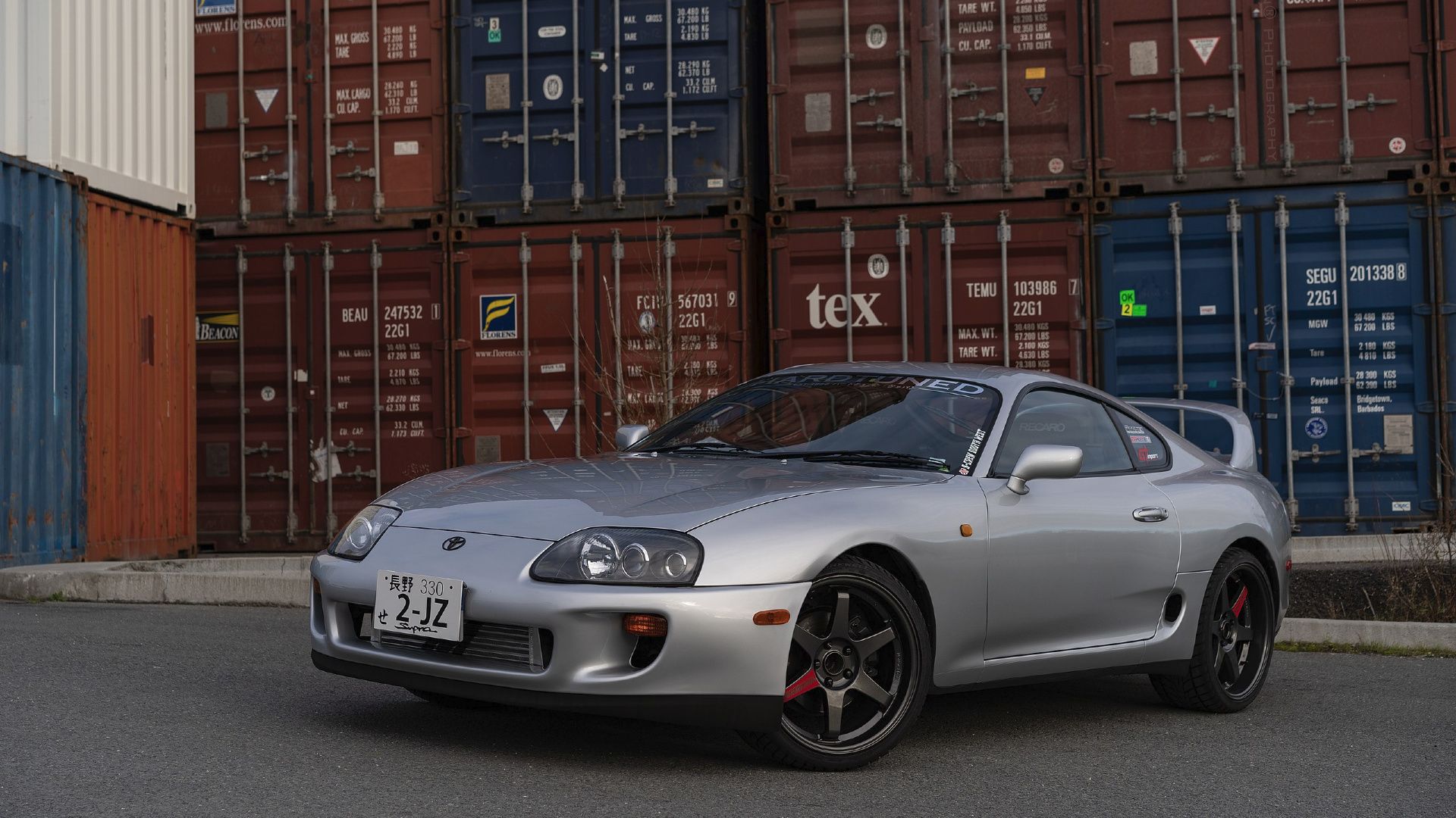 1994 Toyota Supra no cais