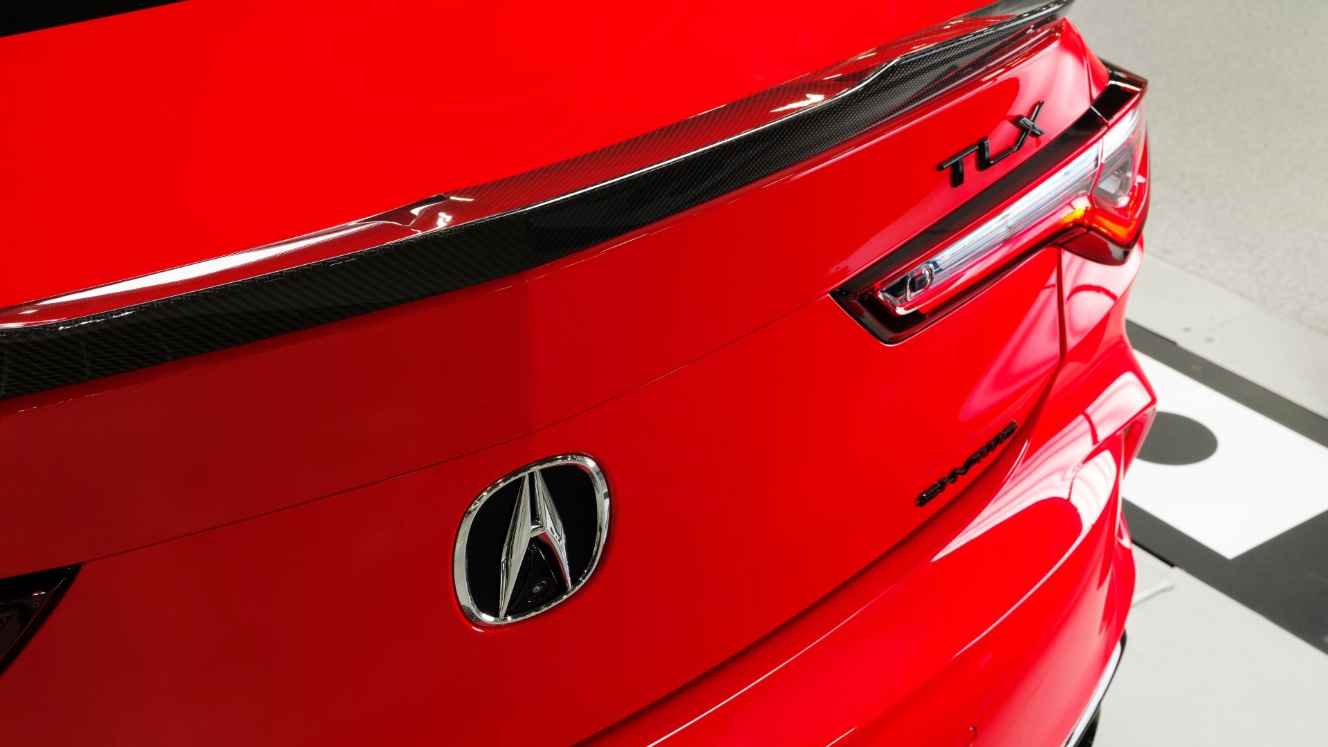 Close da foto traseira do 2023 Acura TLX Type S PMC