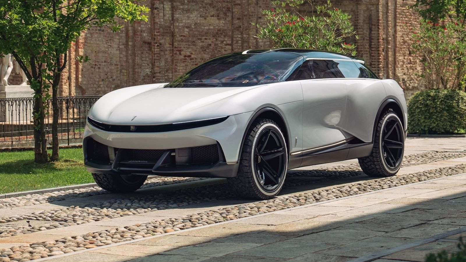 2023 Pininfarina Pura Vision side shot