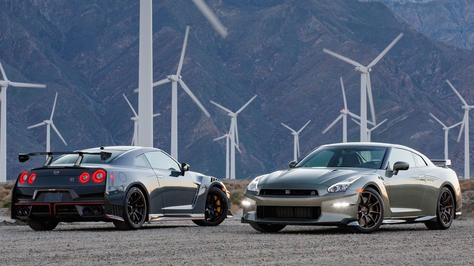 2024 Nissan GT-R front and rear