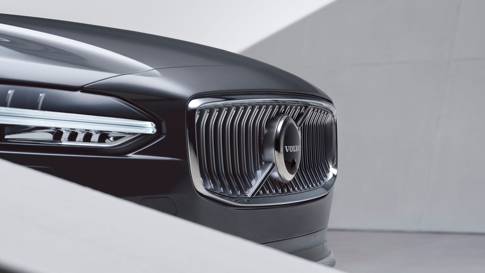 Black 2024 Volvo S90 Recharge Grille
