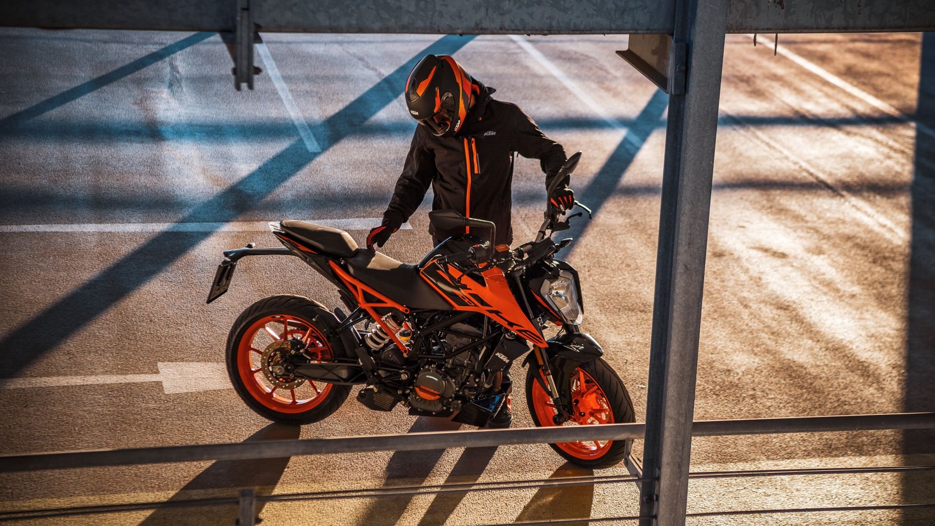 A side right view of the KTM Duke 200