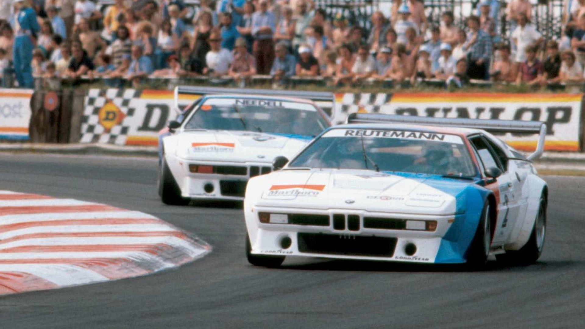 Dois BMW M1 Procars 1978 lutando na Procar Series