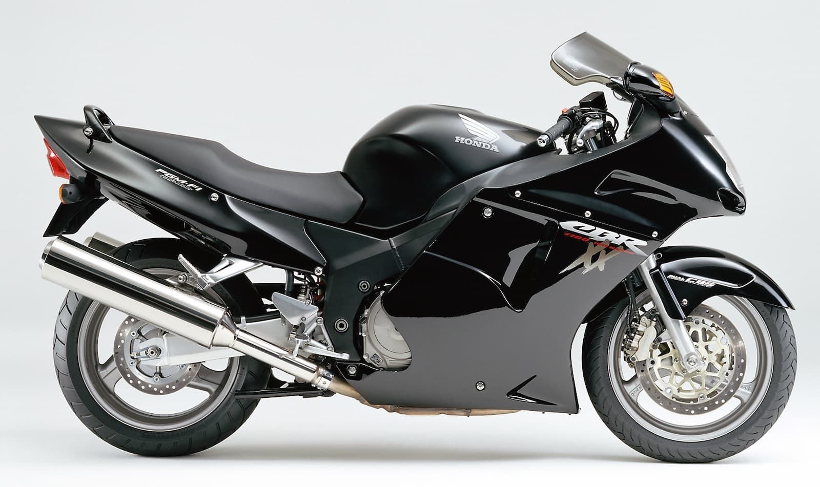 Honda CBR1100XX Super Blackbird (1997-2005) studio shot